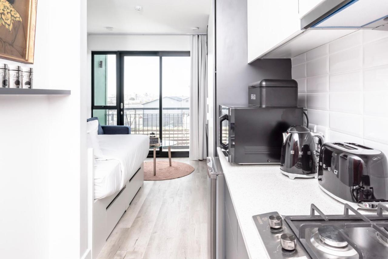 Road Apartment *